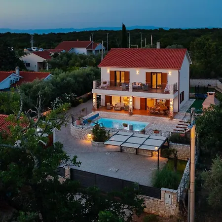 Sara - Perfect Family Villa Brzac