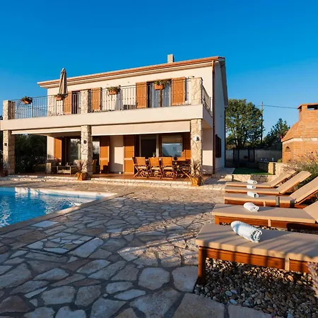 Sara - Perfect Family Villa Brzac