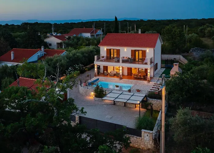 Sara - Perfect Family Villa Brzac