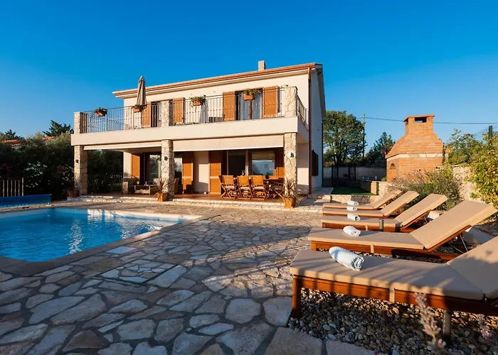 Sara - Perfect Family Villa Brzac